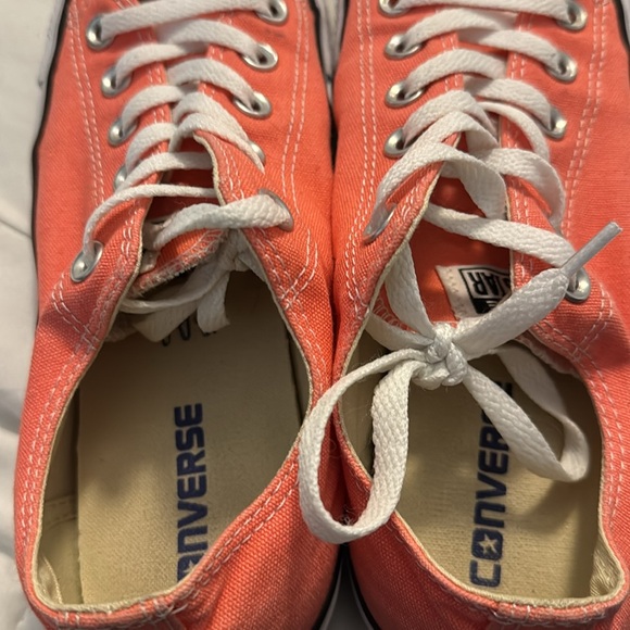 Women’s size 9 Converse in coral color - Picture 6 of 7